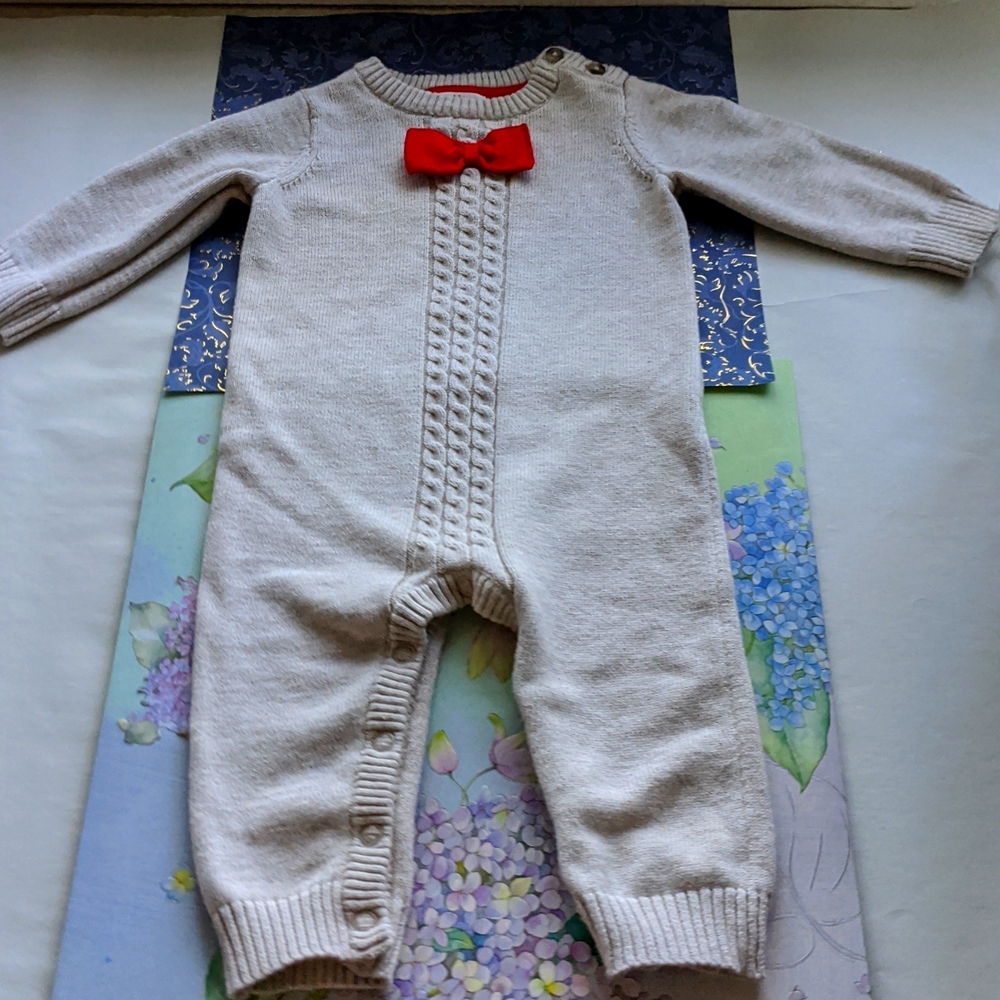 🌸 3-6 months, Cat and Jack, oatmeal knit onesie